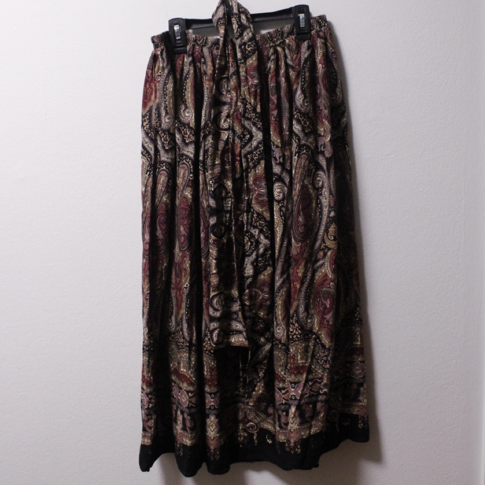 Elegant Paisley Print Skirt with Scarf